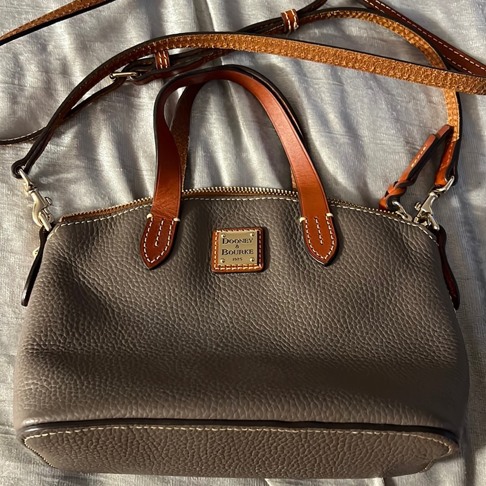 Tan/brown Dooney & Bourke small purse